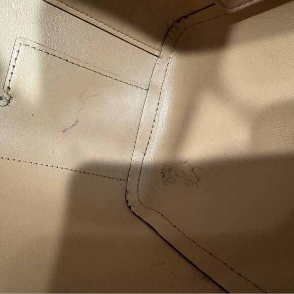 Tory Burch Robinson Black Leather Tote Bag - Picture 12 of 16